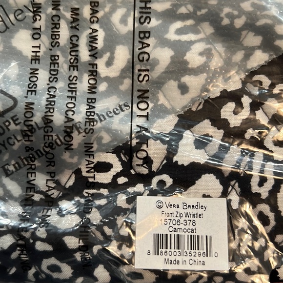 New! Vera Bradley Quilted Front Zip Wristlet Wallet in Camocat Leopard Pattern - Picture 2 of 6